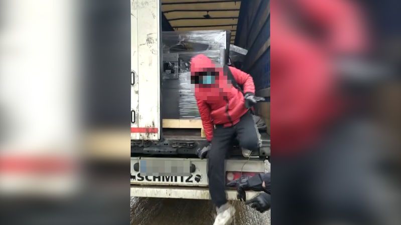 V kamionu v Náchodě našli pět migrantů, tři měli koronavirus